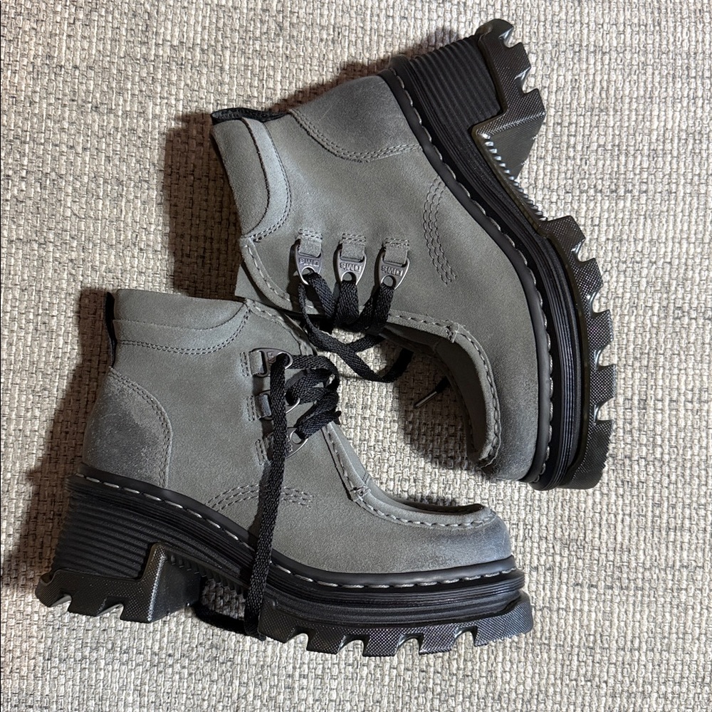 NWOT Dr. Martens Corran 3-Eye Suede Heeled Gray Chunky Ankle Boots Gunmetal sz 7 - Picture 5 of 10
